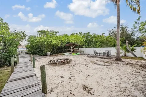 815 NW 2nd Avenue Ruskin FL 33570