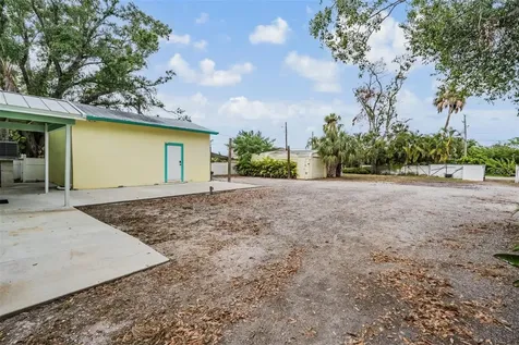815 NW 2nd Avenue Ruskin FL 33570