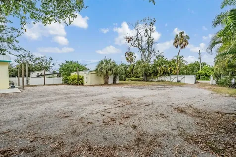 815 NW 2nd Avenue Ruskin FL 33570