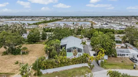 815 NW 2nd Avenue Ruskin FL 33570