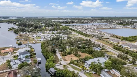 815 NW 2nd Avenue Ruskin FL 33570