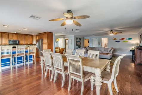 815 NW 2nd Avenue Ruskin FL 33570