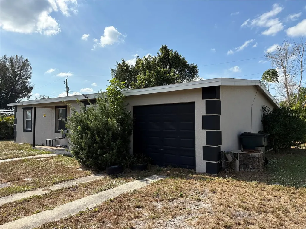 6129 Freemont Street North Port FL 34287
