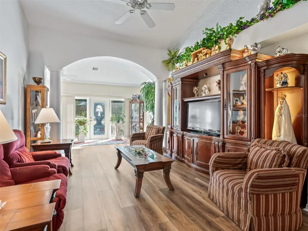 1409 Meadow View Way Lady Lake FL 32159