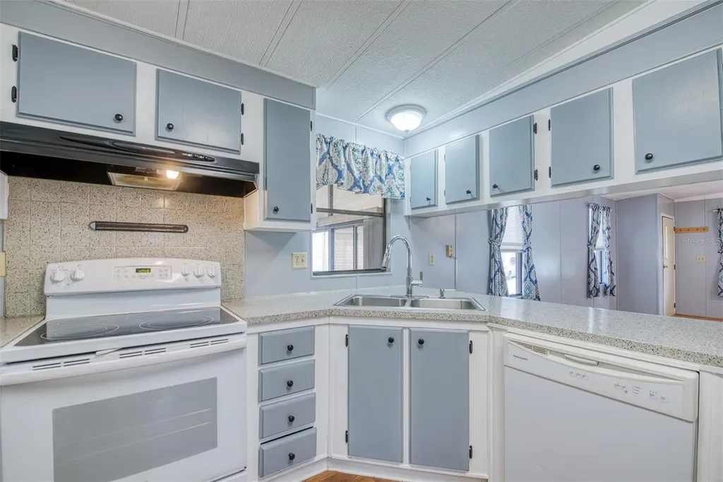 283 Pelican Drive N Oldsmar FL 34677