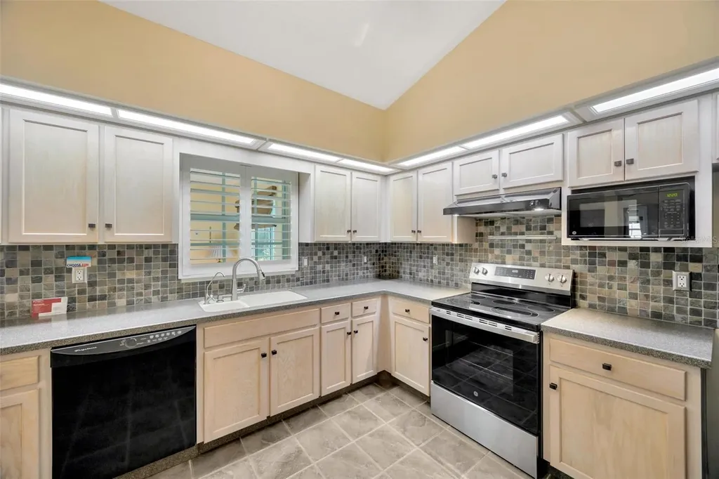 37157 Foxrun Place Zephyrhills FL 33542