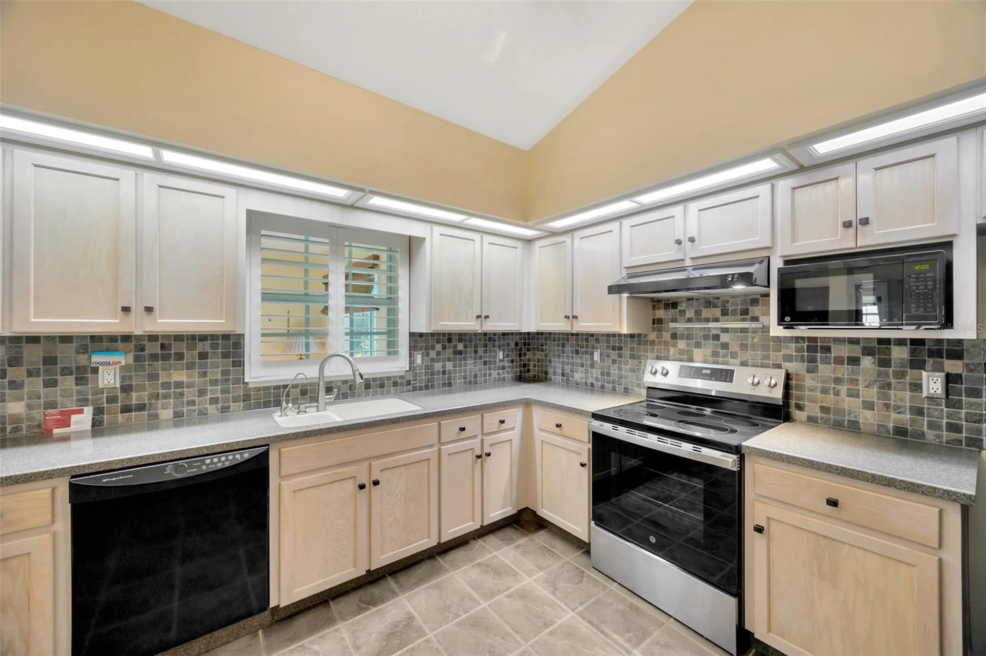 37157 Foxrun Place Zephyrhills FL 33542