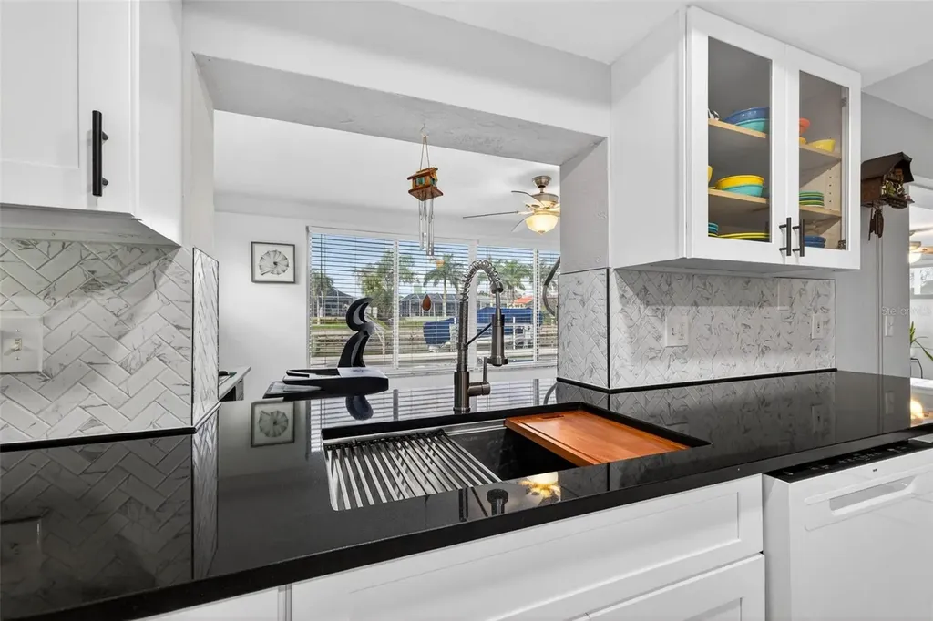 1963 Tanglewood Drive NE St Petersburg FL 33702