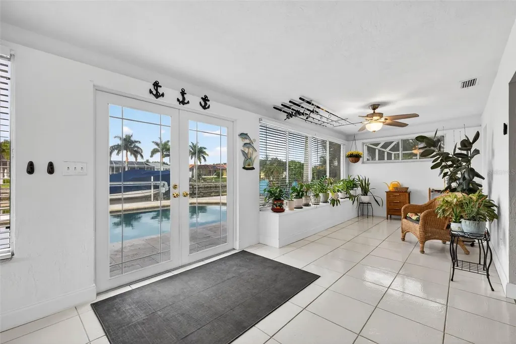 1963 Tanglewood Drive NE St Petersburg FL 33702