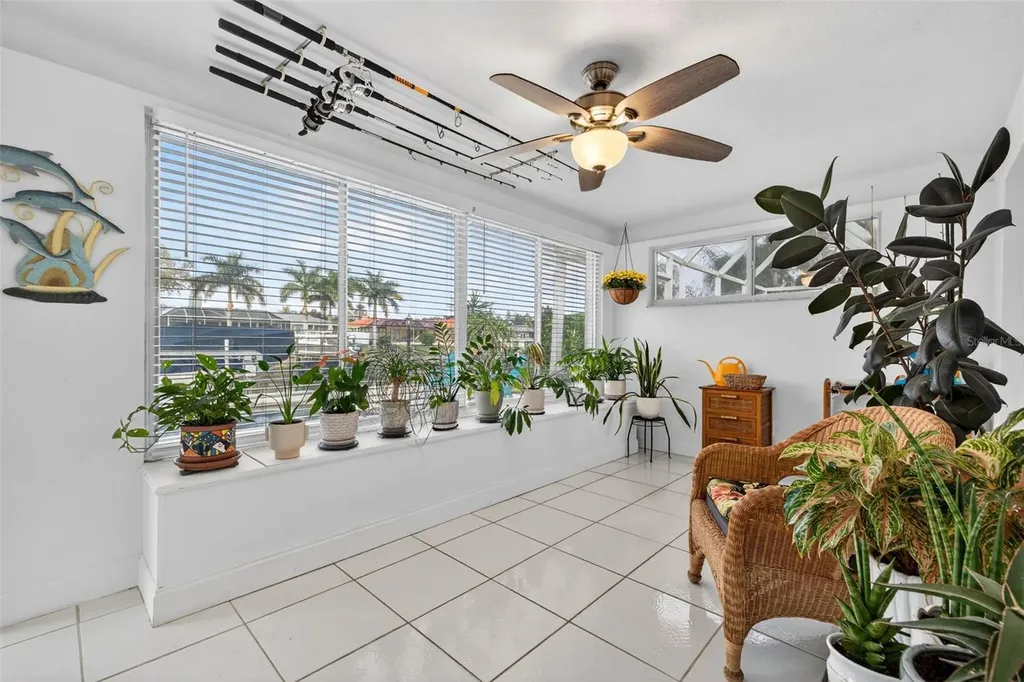 1963 Tanglewood Drive NE St Petersburg FL 33702