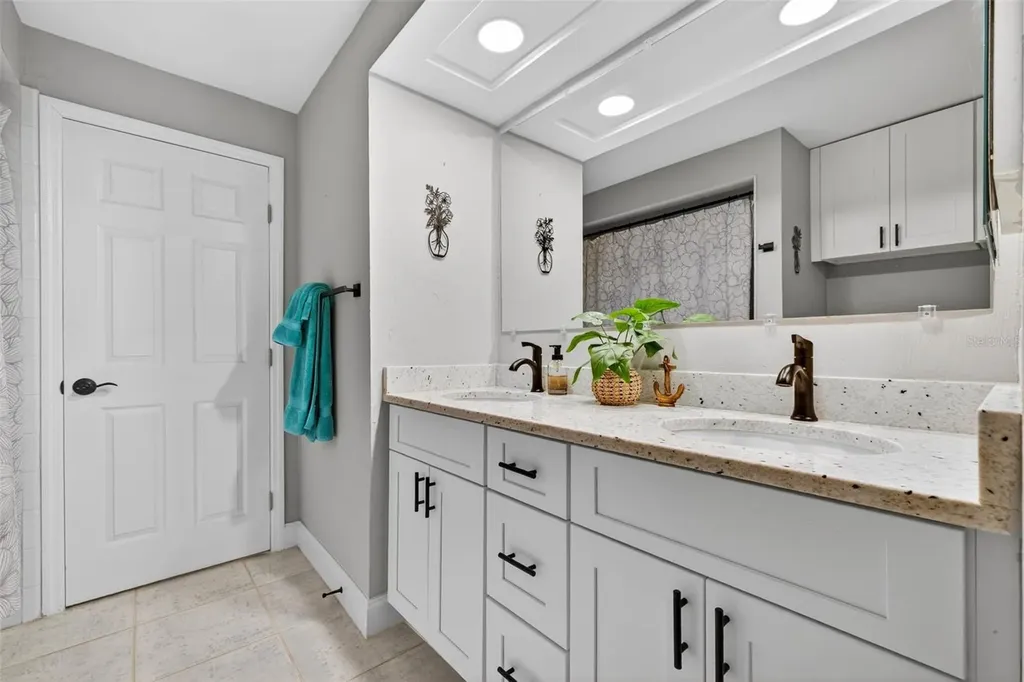 1963 Tanglewood Drive NE St Petersburg FL 33702