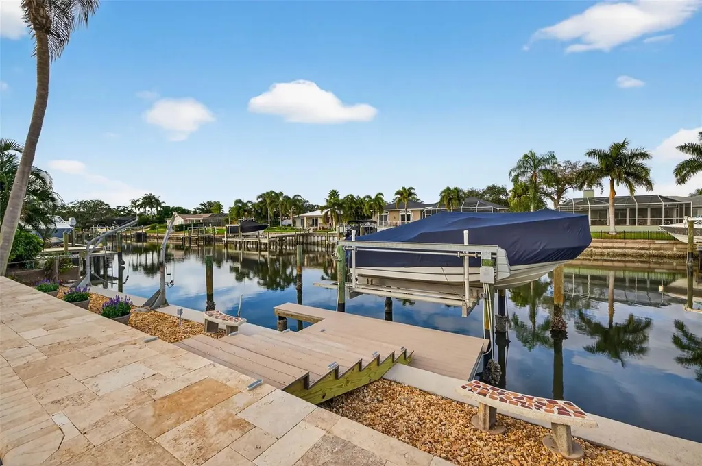 1963 Tanglewood Drive NE St Petersburg FL 33702