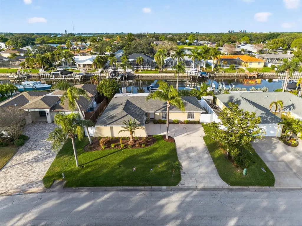 1963 Tanglewood Drive NE St Petersburg FL 33702