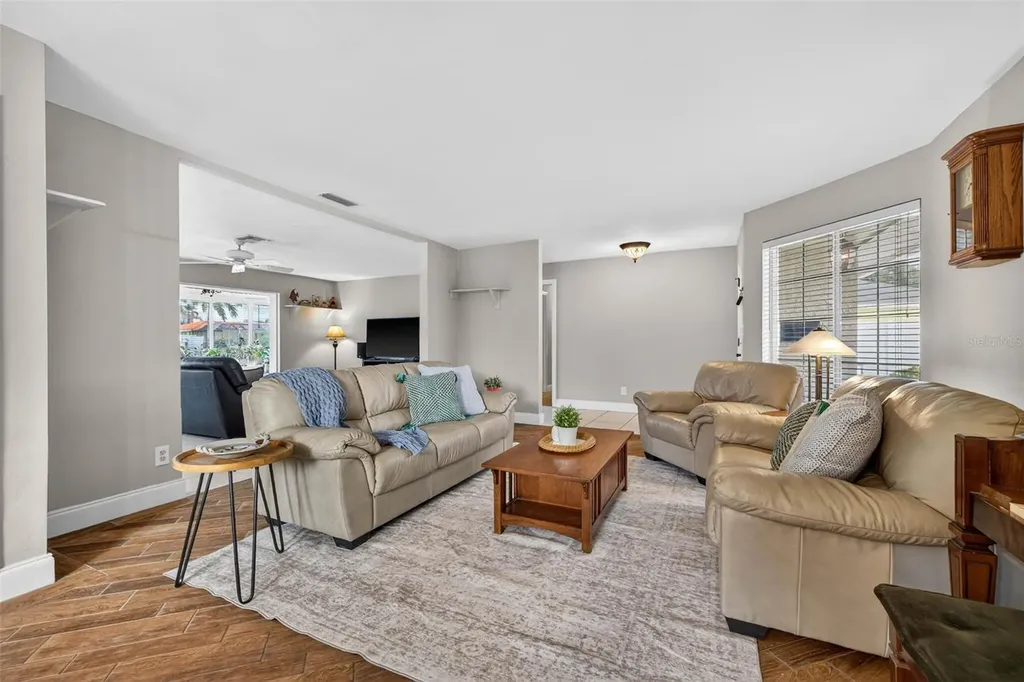 1963 Tanglewood Drive NE St Petersburg FL 33702