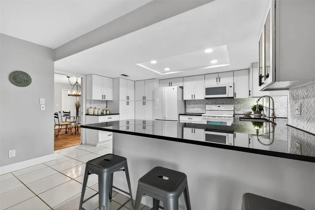 1963 Tanglewood Drive NE St Petersburg FL 33702