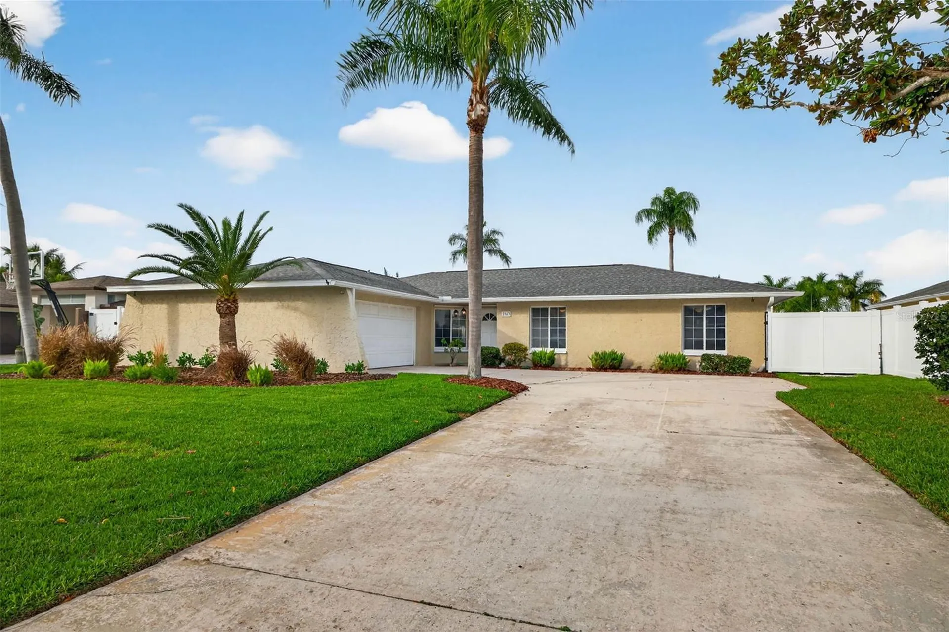 1963 Tanglewood Drive NE St Petersburg FL 33702