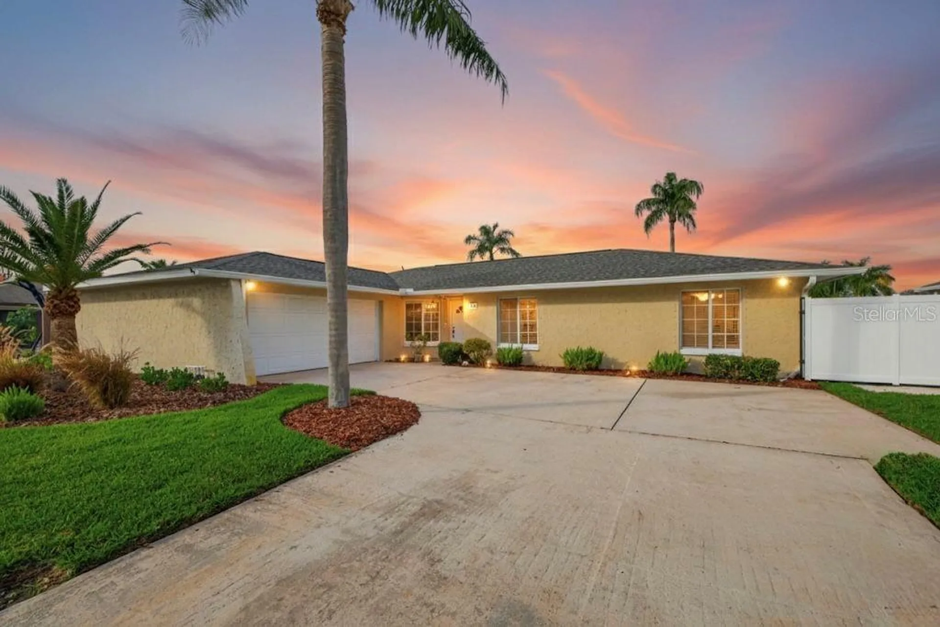 1963 Tanglewood Drive NE St Petersburg FL 33702
