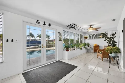 1963 Tanglewood Drive NE St Petersburg FL 33702