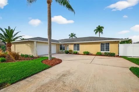 1963 Tanglewood Drive NE St Petersburg FL 33702