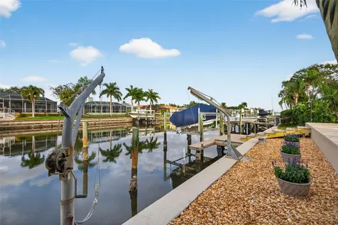 1963 Tanglewood Drive NE St Petersburg FL 33702