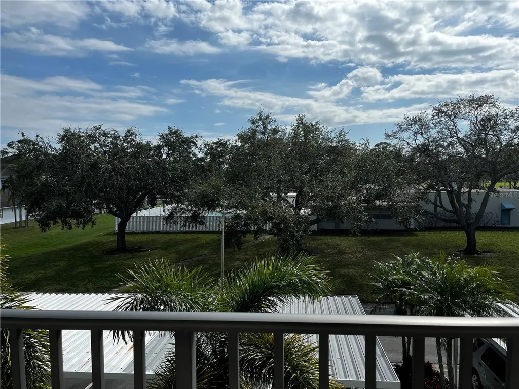 9815 47th Avenue N St Petersburg FL 33708