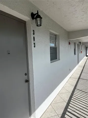 9815 47th Avenue N St Petersburg FL 33708