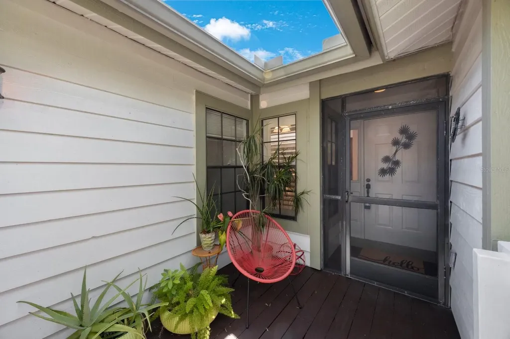 842 Amelia Court NE St Petersburg FL 33702