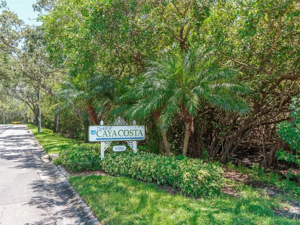 842 Amelia Court NE St Petersburg FL 33702
