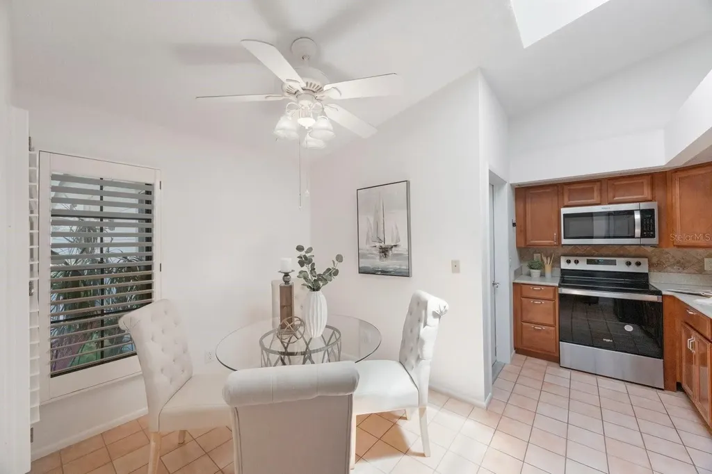 842 Amelia Court NE St Petersburg FL 33702