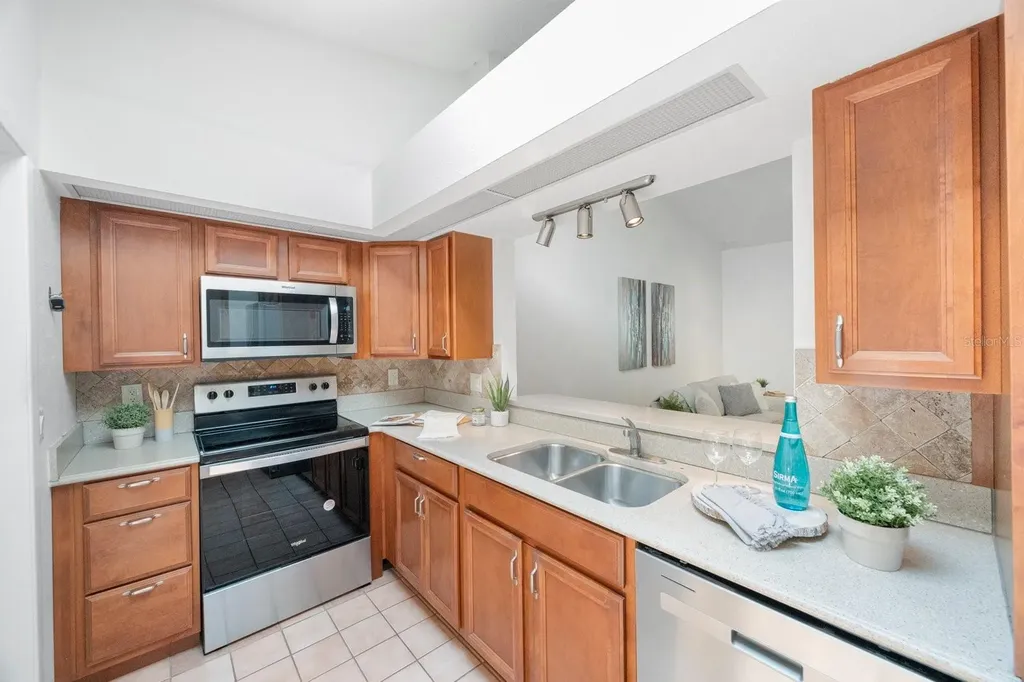 842 Amelia Court NE St Petersburg FL 33702