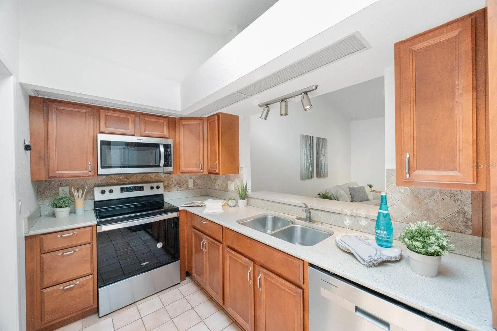 842 Amelia Court NE St Petersburg FL 33702