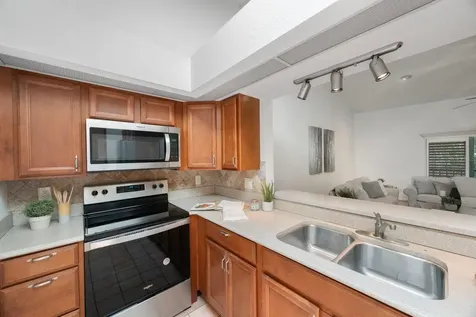 842 Amelia Court NE St Petersburg FL 33702