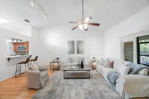 842 Amelia Court NE St Petersburg FL 33702