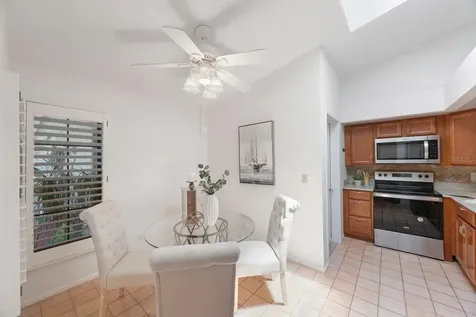 842 Amelia Court NE St Petersburg FL 33702