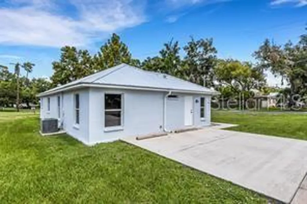 3100 W Reynolds Street Plant City FL 33563