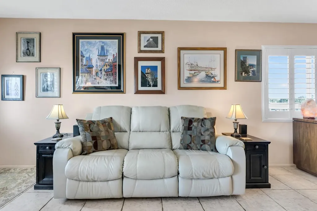 2457 Ecuadorian Way Clearwater FL 33763