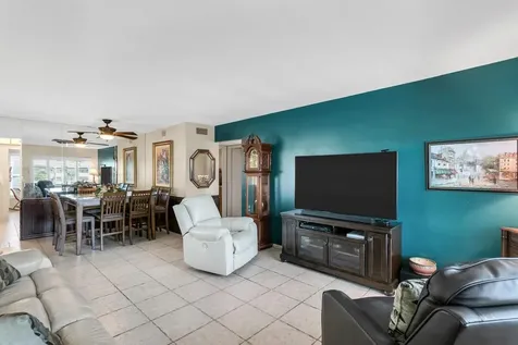 2457 Ecuadorian Way Clearwater FL 33763