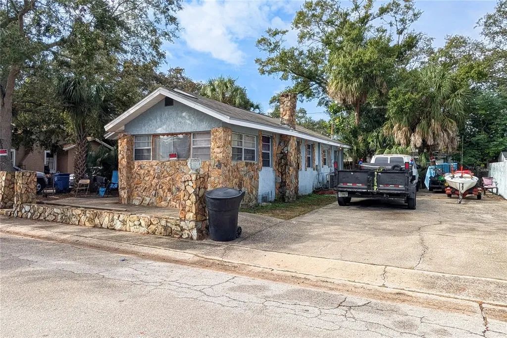 2011 Auburn Street S St Petersburg FL 33712