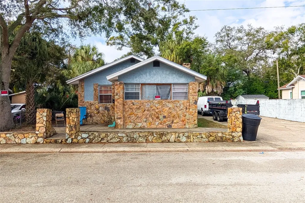 2011 Auburn Street S St Petersburg FL 33712