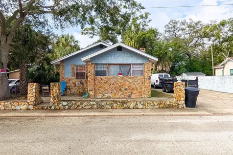 2011 Auburn Street S St Petersburg FL 33712