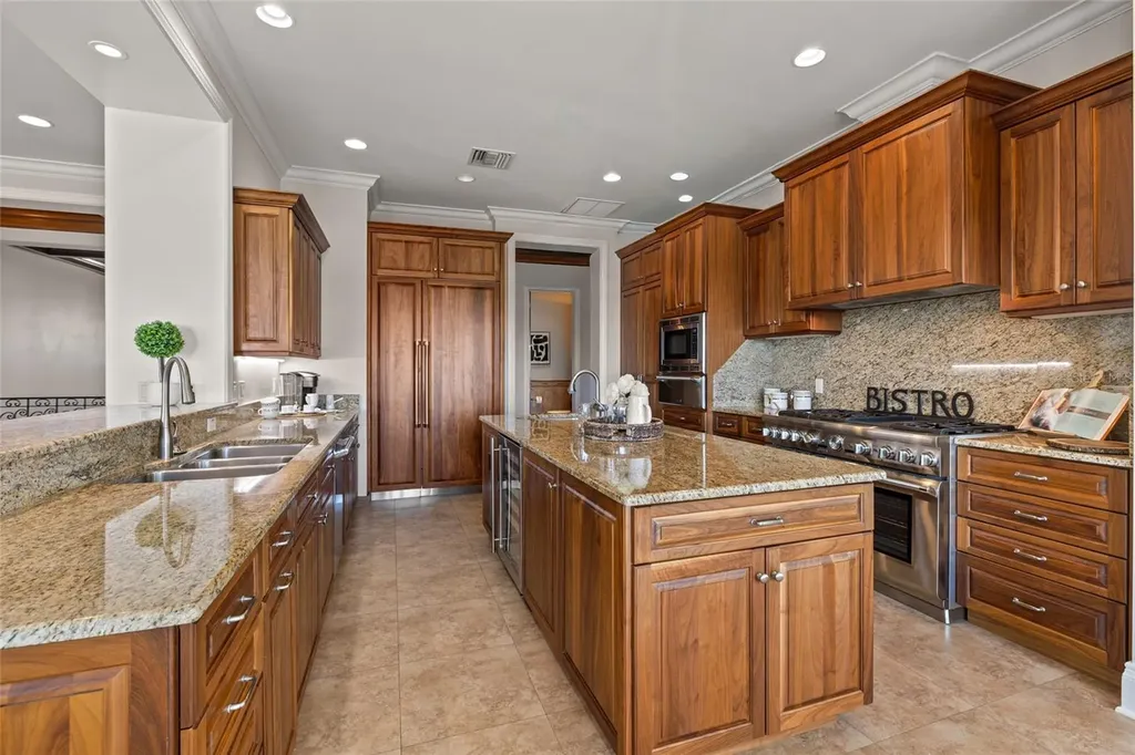 1976 Kansas Avenue NE St Petersburg FL 33703