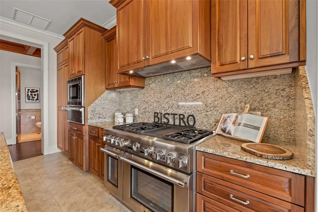 1976 Kansas Avenue NE St Petersburg FL 33703