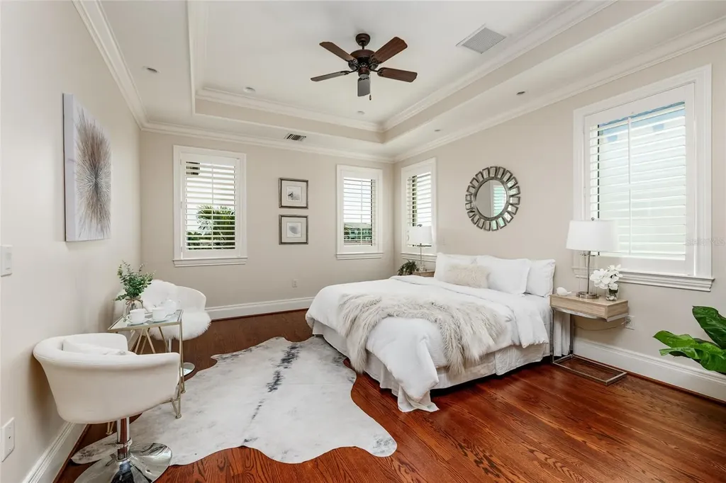 1976 Kansas Avenue NE St Petersburg FL 33703