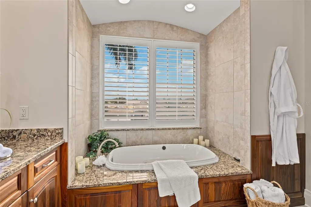 1976 Kansas Avenue NE St Petersburg FL 33703