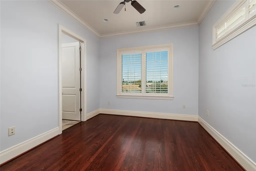 1976 Kansas Avenue NE St Petersburg FL 33703