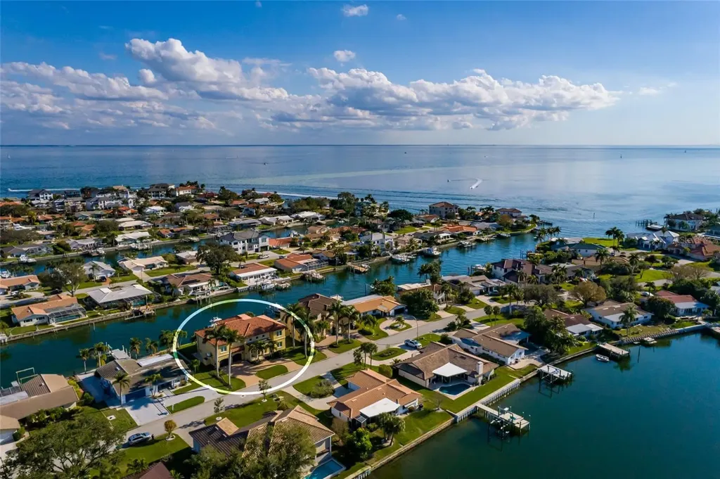 1976 Kansas Avenue NE St Petersburg FL 33703