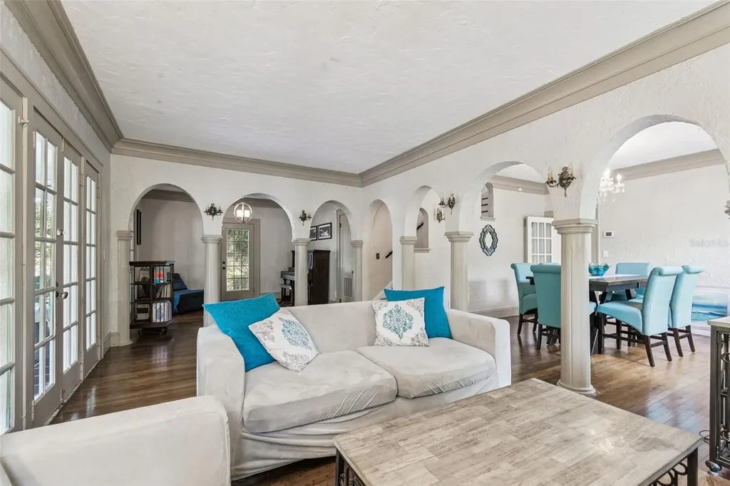 4326 3rd Avenue S St Petersburg FL 33711