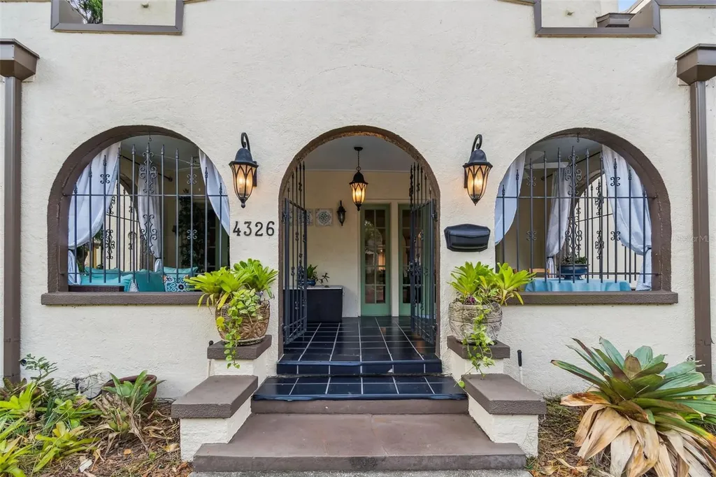 4326 3rd Avenue S St Petersburg FL 33711
