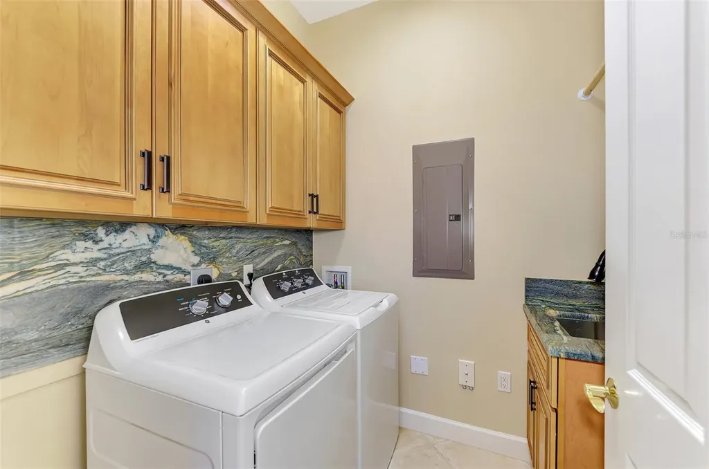 5242 Parisienne Place Sarasota FL 34238
