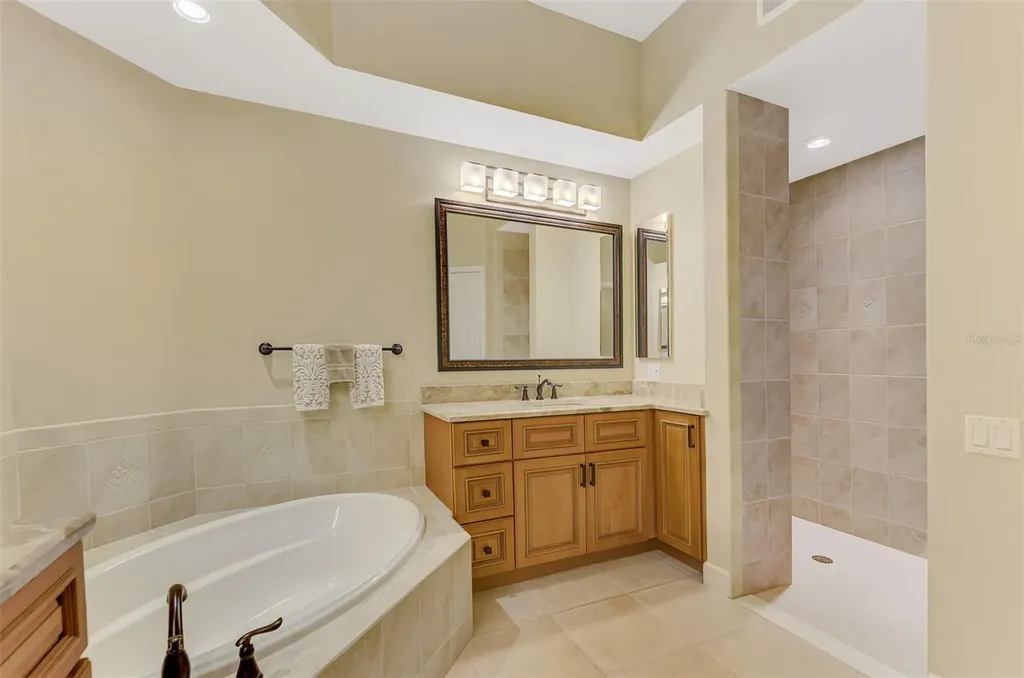 5242 Parisienne Place Sarasota FL 34238